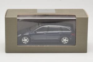 Mercedes R-Class W251 Tanzanite Blue Minichamps 1:43 B66962215 Metall — bild 4 av 4