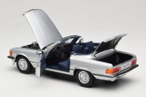 Mercedes R107 380 SL Silver Norev 1:18 183725 Metall — bild 5 av 8