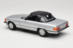 Mercedes R107 380 SL Silver Norev 1:18 183725 Metall — bild 7 av 8