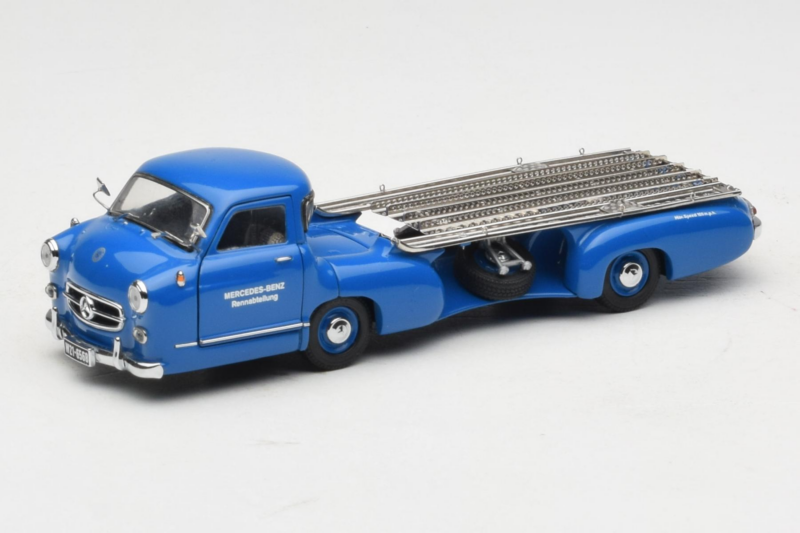 Mercedes Renntransporter Blue Wonder CMC 1:43 M-036K Metall