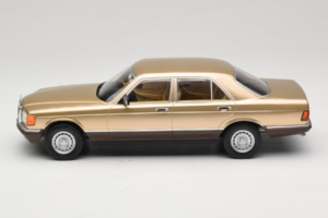 Mercedes S-Class W126 Metallic Beige MCG 1:18 MCG18548 Metall — bild 3 av 6
