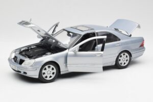 Mercedes S-Class W220 Ljusblå Maisto 1:18 56050 Metall — bild 2 av 8