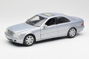 Mercedes S-Class W220 Ljusblå Maisto 1:18 56050 Metall