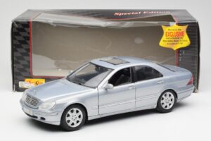 Mercedes S-Class W220 Ljusblå Maisto 1:18 56050 Metall — bild 8 av 8