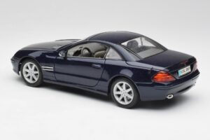 Mercedes SL 500 R230 Blå Maisto 1:18 B66962126 Metall — bild 7 av 8