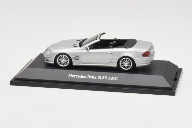 Mercedes SL 55 AMG R230 Silver Minichamps 1:43 Mercedes SL 55 AMG R230 Silver Minichamps 1:43 B66962347 Metall