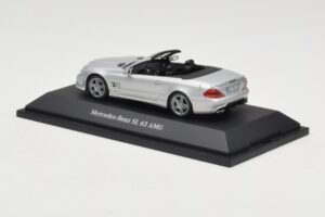Mercedes SL 63 AMG R230 Silver Metallic Minichamps 1:43 B66960018 Metall — bild 3 av 4
