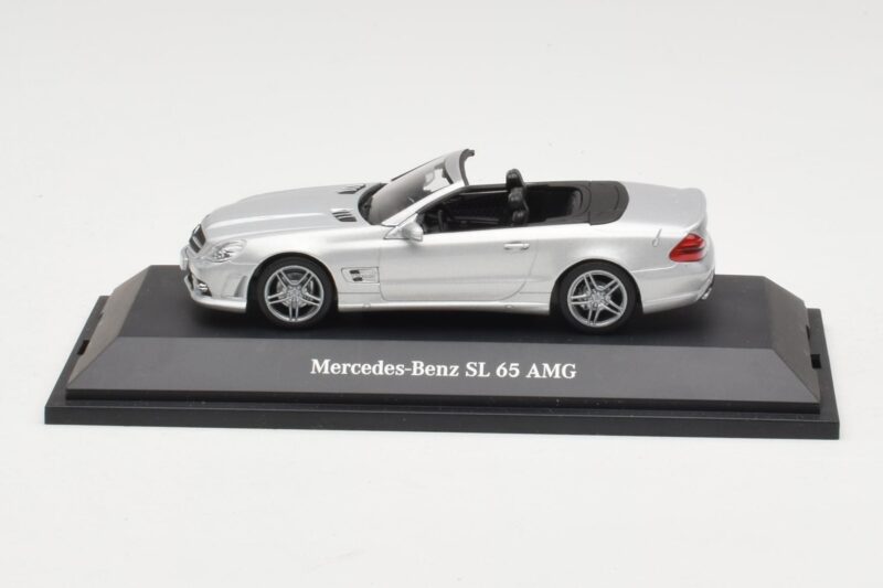 Mercedes SL 65 AMG R230 Silver Minichamps 1:43 Mercedes SL 65 AMG R230 Silver Minichamps 1:43 B66960601 Metall
