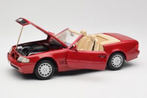 Mercedes SL500 R129 Röd Revell 1:18 08927 Metall — bild 2 av 8