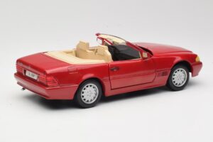 Mercedes SL500 R129 Röd Revell 1:18 08927 Metall — bild 3 av 8