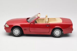 Mercedes SL500 R129 Röd Revell 1:18 08927 Metall — bild 4 av 8