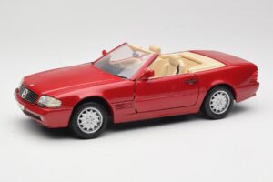 Mercedes SL500 R129 Röd Revell 1:18 08927 Metall