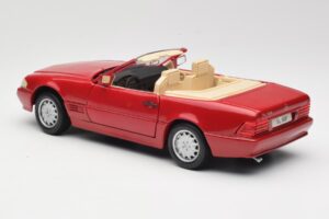 Mercedes SL500 R129 Röd Revell 1:18 08927 Metall — bild 7 av 8