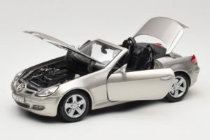 Mercedes SLK R171 Ljus Brons Metallic Maisto 1:18 31674-R1 Metall — bild 2 av 8