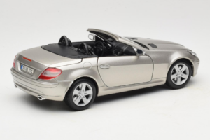 Mercedes SLK R171 Ljus Brons Metallic Maisto 1:18 31674-R1 Metall — bild 3 av 8