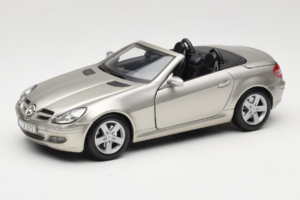 Mercedes SLK R171 Ljus Brons Metallic Maisto 1:18 31674-R1 Metall