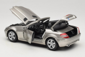 Mercedes SLK R171 Ljus Brons Metallic Maisto 1:18 31674-R1 Metall — bild 5 av 8