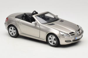 Mercedes SLK R171 Ljus Brons Metallic Maisto 1:18 31674-R1 Metall — bild 6 av 8