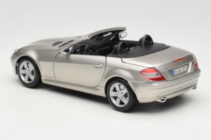 Mercedes SLK R171 Ljus Brons Metallic Maisto 1:18 31674-R1 Metall — bild 7 av 8