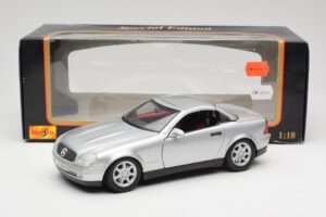 Mercedes SLK R170 Roadster Silver Maisto 1:18 31674 Metall — bild 2 av 9