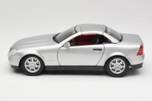 Mercedes SLK R170 Roadster Silver Maisto 1:18 31674 Metall — bild 3 av 9