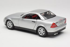 Mercedes SLK R170 Roadster Silver Maisto 1:18 31674 Metall — bild 4 av 9