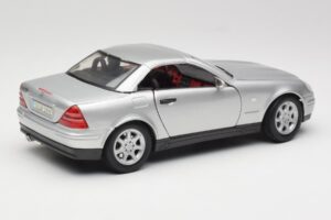 Mercedes SLK R170 Roadster Silver Maisto 1:18 31674 Metall — bild 5 av 9