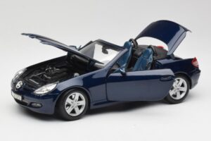 Mercedes SLK R171 Blå Maisto 1:18 B66962190 Metall — bild 2 av 8