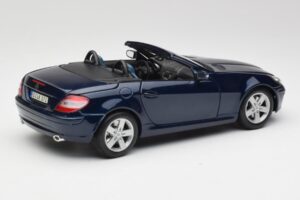 Mercedes SLK R171 Blå Maisto 1:18 B66962190 Metall — bild 3 av 8