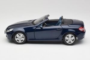 Mercedes SLK R171 Blå Maisto 1:18 B66962190 Metall — bild 4 av 8