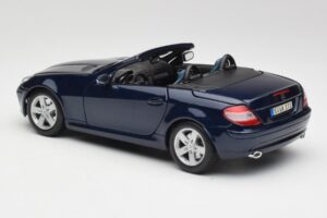 Mercedes SLK R171 Blå Maisto 1:18 B66962190 Metall — bild 7 av 8