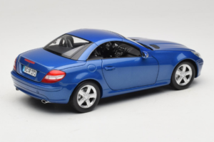 Mercedes SLK R171 Blue Metallic Minichamps 1:18 100033131 Metall — bild 4 av 11