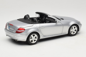 Mercedes SLK R171 Silver Minichamps 1:18 B66962318 Metall — bild 3 av 9