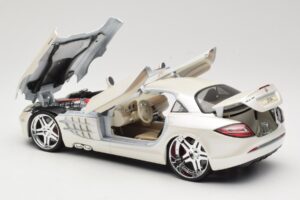Mercedes SLR McLaren C199 Vit Maisto 1:18 31068 Metall — bild 5 av 8