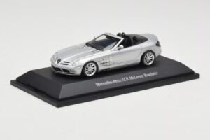 Mercedes SLR McLaren Roadster Crystal Laurit Silver Minichamps 1:43 B66961005 Metall — bild 2 av 4
