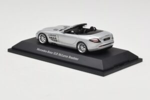 Mercedes SLR McLaren Roadster Crystal Laurit Silver Minichamps 1:43 B66961005 Metall — bild 3 av 4