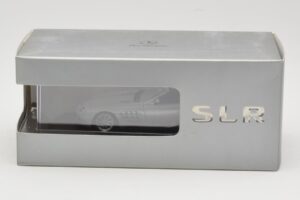 Mercedes SLR McLaren Roadster Crystal Laurit Silver Minichamps 1:43 B66961005 Metall — bild 4 av 4