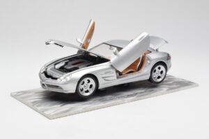 Mercedes SLR Vision Silver Begränsad Upplaga Med Aluminiumsockel Bburago 1:18 B66962102 Metall — bild 2 av 8