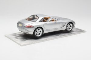 Mercedes SLR Vision Silver Begränsad Upplaga Med Aluminiumsockel Bburago 1:18 B66962102 Metall — bild 3 av 8