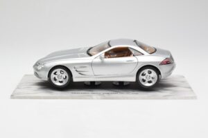 Mercedes SLR Vision Silver Begränsad Upplaga Med Aluminiumsockel Bburago 1:18 B66962102 Metall — bild 4 av 8
