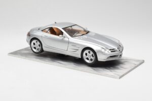 Mercedes SLR Vision Silver Begränsad Upplaga Med Aluminiumsockel Bburago 1:18 B66962102 Metall — bild 6 av 8