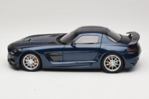 Mercedes SLS AMG Black Series Daytona Blue Metallic Minichamps 1:18 110033026 Metall — bild 4 av 8