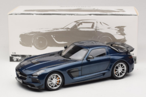 Mercedes SLS AMG Black Series Daytona Blue Metallic Minichamps 1:18 110033026 Metall — bild 8 av 8