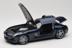 Mercedes SLS AMG C197 Blue Metallic Minichamps 1:18 100039021 Metall — bild 2 av 8