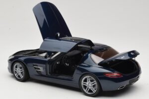 Mercedes SLS AMG C197 Blue Metallic Minichamps 1:18 100039021 Metall — bild 5 av 8