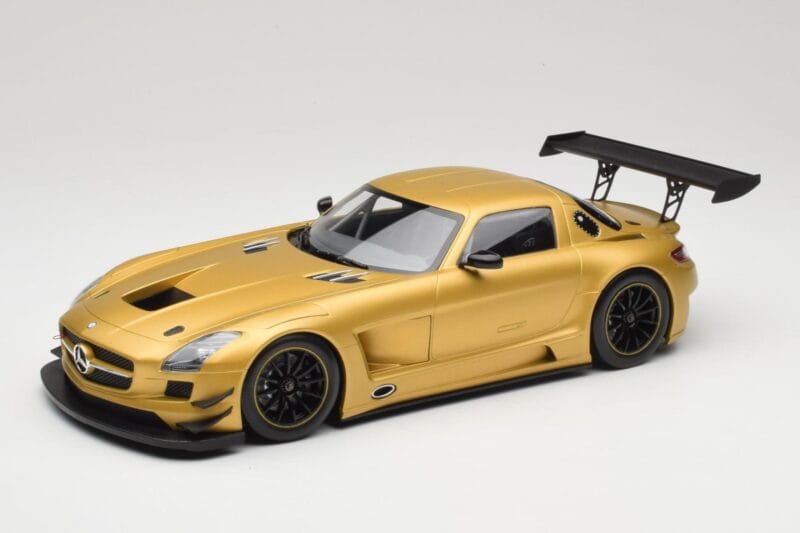 Mercedes AMG SLS C197 GT3 Street Guld Minichamps 1:18 151113106 Metall