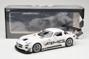 Mercedes AMG SLS C197 GT3 Street Vit Minichamps 1:18 151123107 Metall — bild 6 av 6