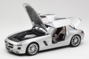 Mercedes SLS AMG C197 Iridium Silver Minichamps 1:18 100039026 Metall — bild 2 av 8