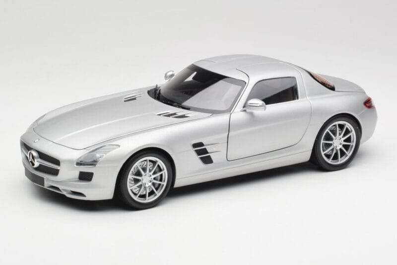 Mercedes SLS AMG C197 Iridium Silver Minichamps 1:18 100039026 Metall