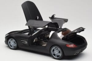 Mercedes SLS AMG C197 Matte Black Minichamps 1:18 100039027 Metall — bild 5 av 8